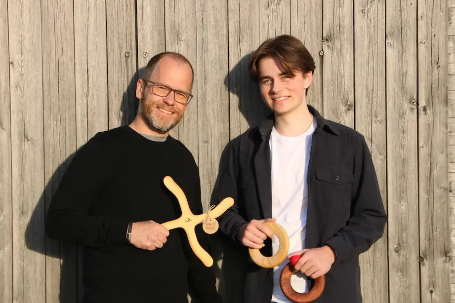Jürgen und Felix, Vater und Sohn hinter JF Bumerang, in ihrer Manufaktur in München