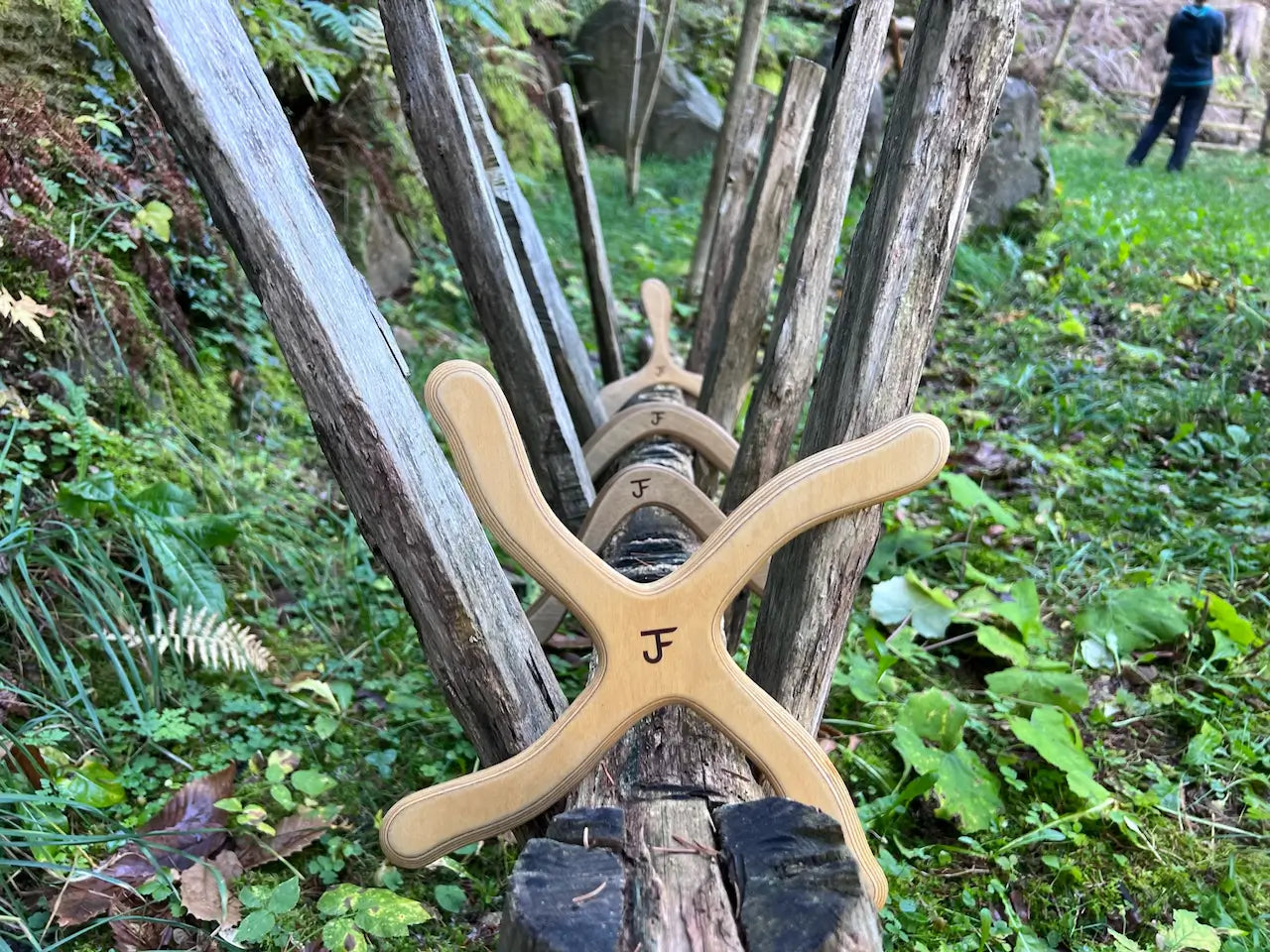 Holzbumerangs in der Natur